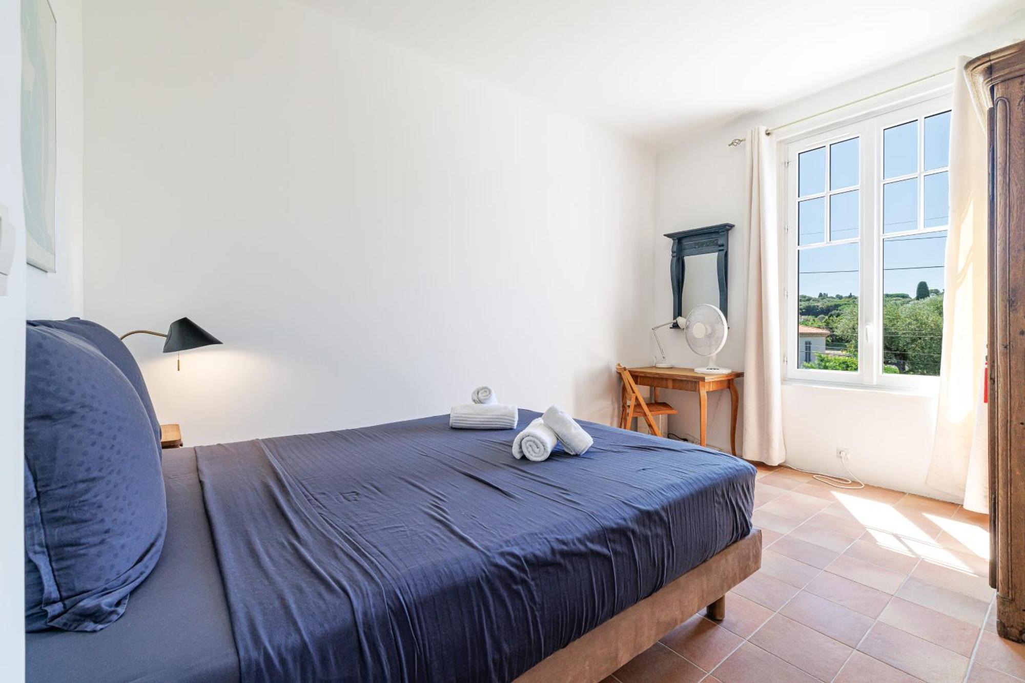 Duplex With View On The Cap D'antibes *