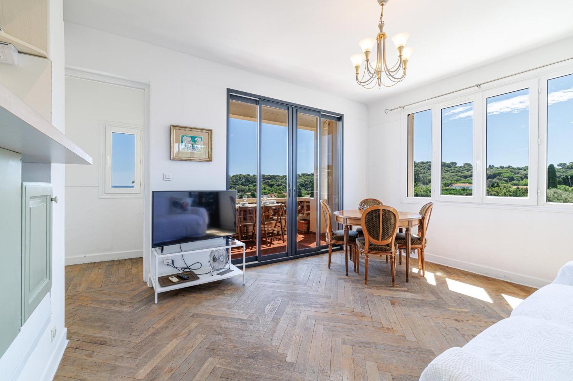 Duplex With View On The Cap D'antibes Apartment