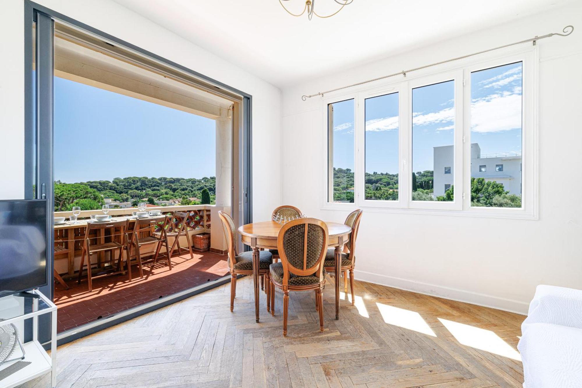 Apartment Duplex With View On The Cap D'antibes